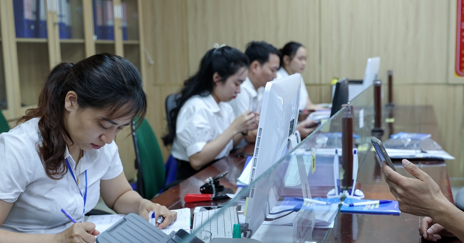 Điều kiện tiếp nhận vào công chức cấp xã
