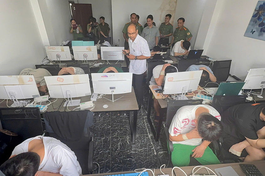 Đột kích 3 địa điểm nghi vấn ổ nhóm người nước ngoài ẩu náu để lừa đảo ở TPHCM