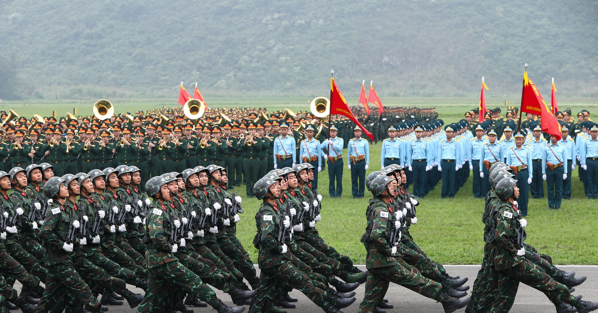 Sĩ quan quân đội nghỉ hưu sớm có thể được hỗ trợ 5 tháng tiền lương