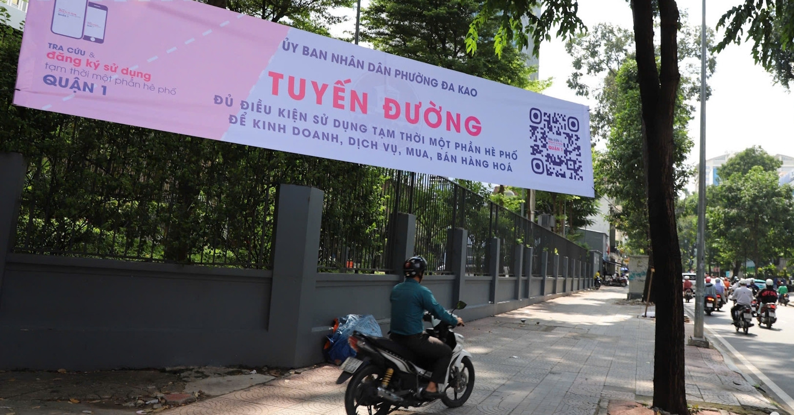TPHCM sau 2 năm thu phí vỉa hè: Được gì, mất gì?