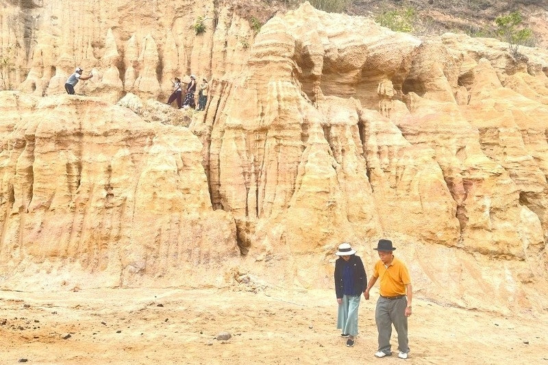 Vẻ hoang sơ hiếm có đưa du khách như lạc vào 'kim tự tháp Ai Cập' ở Gia Lai