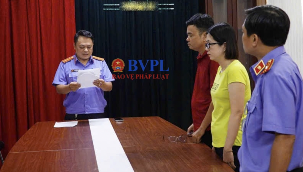 vu nu sinh Vinh Long.png