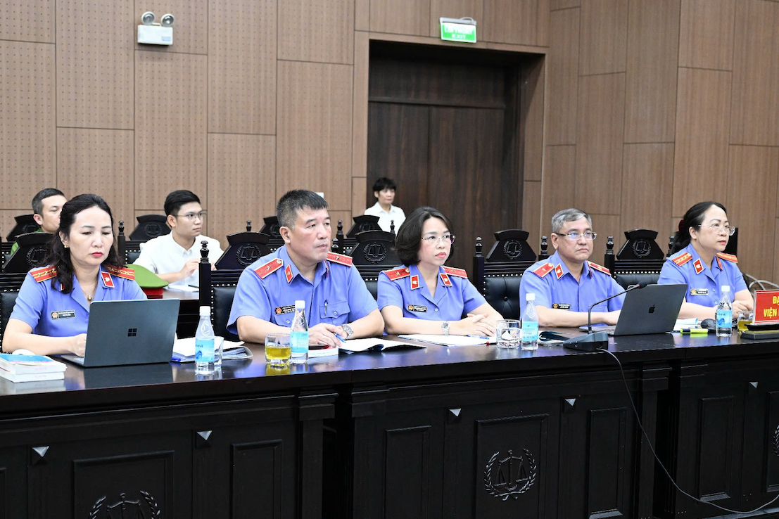  Xét xử cựu Bộ trưởng Nguyễn Thị Kim Tiến: VKS nhắc đến sự lãng phí tiền thuế của dân 