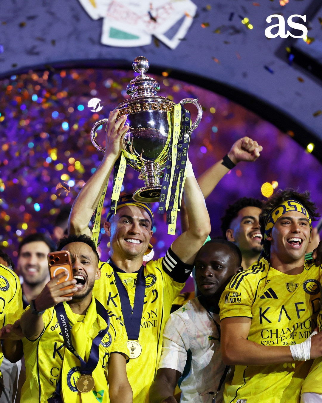 https://static-images.vnncdn.net/vps_images_publish/000001/000003/2026/5/22/al-nassr-ronaldo-1-290.jpg