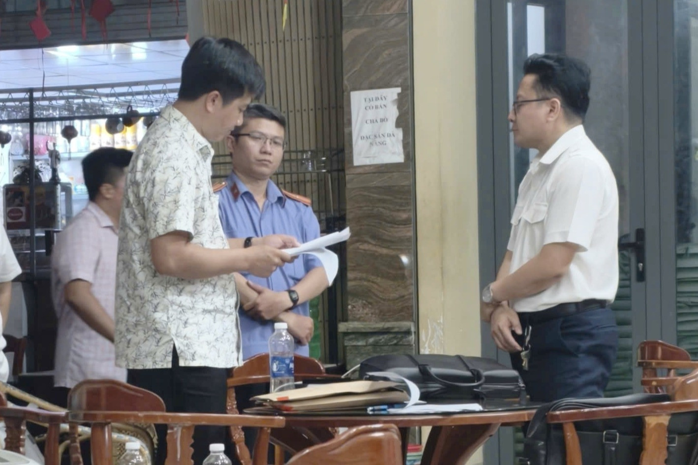 Cán bộ thuế ở Cần Thơ bị bắt quả tang nhận 100 triệu đồng của doanh nghiệp