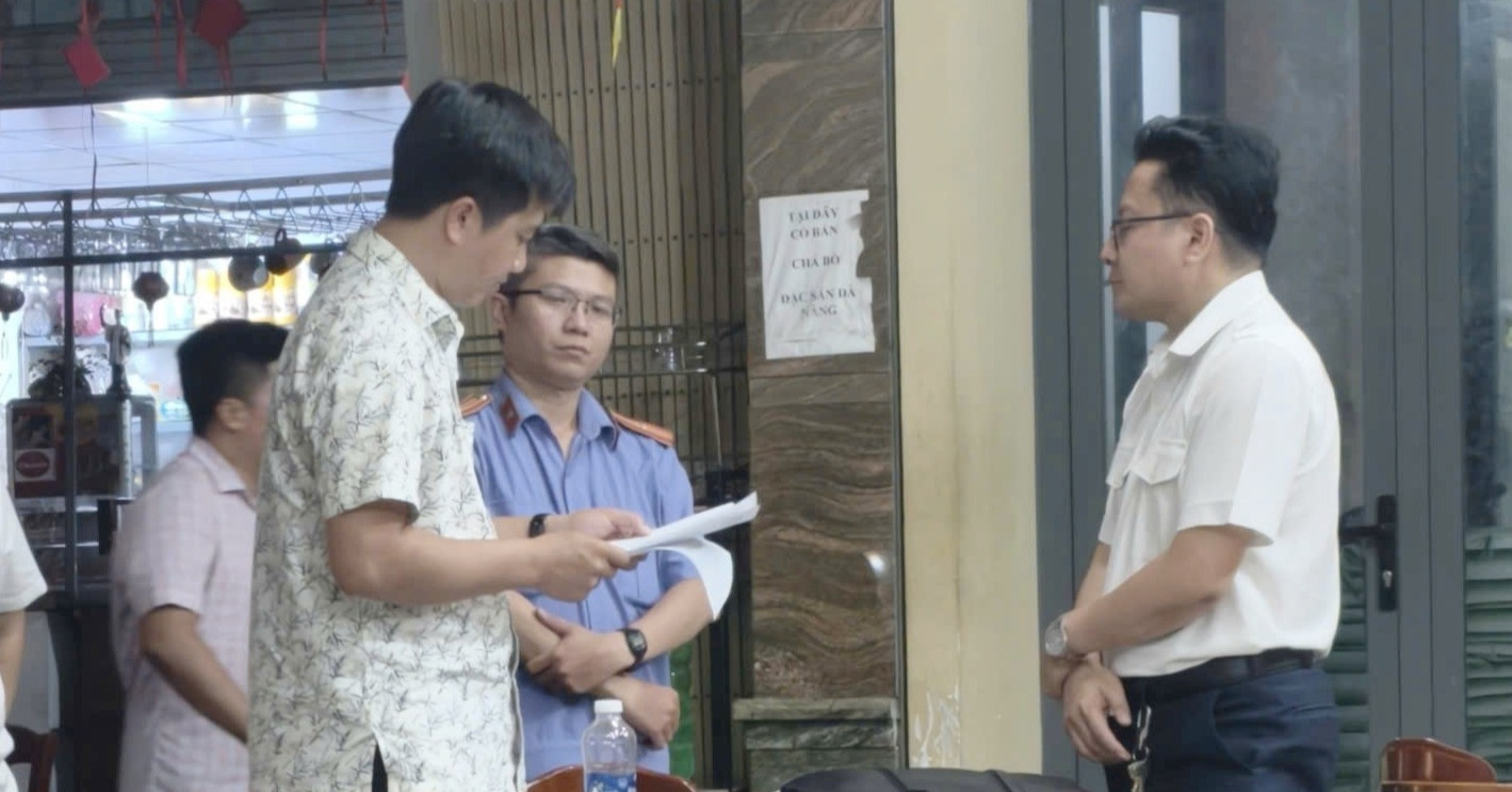 Cán bộ thuế ở Cần Thơ bị bắt quả tang nhận 100 triệu đồng của doanh nghiệp