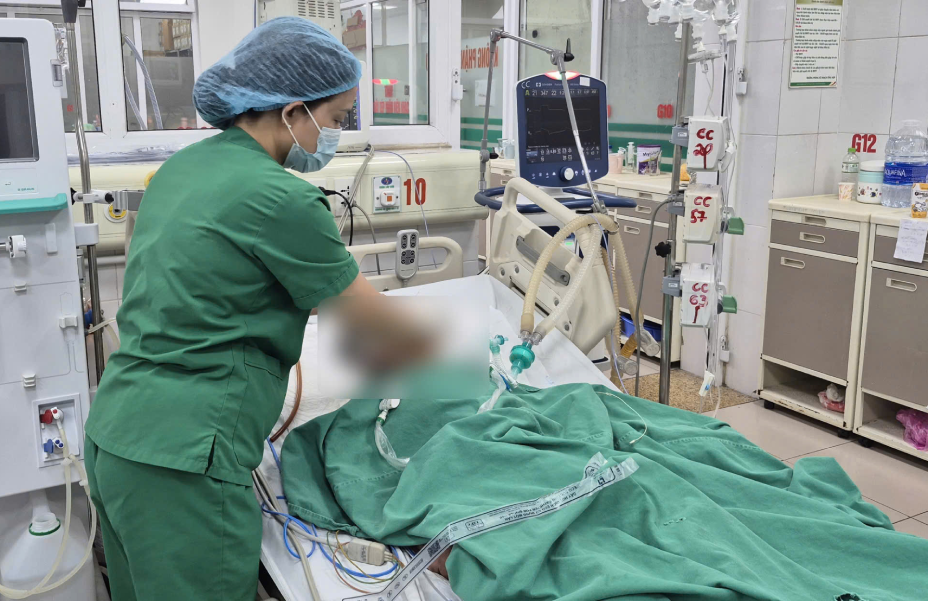 Cận kề cửa tử sau 2 ngày tiểu buốt, sốt cao