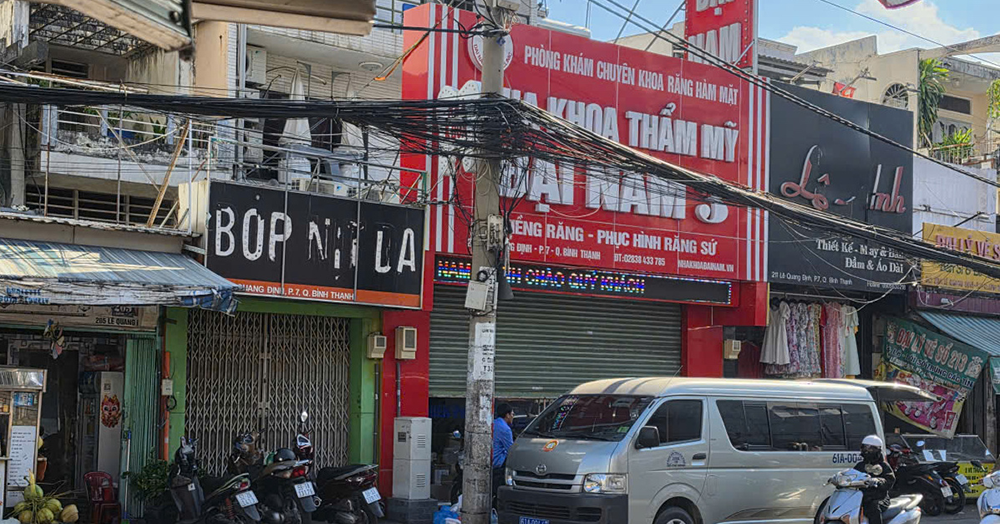 Công an xuất hiện tại hệ thống phòng khám nha khoa trong &amp;apos;vụ ly hôn 1.200 tỷ đồng&amp;apos;