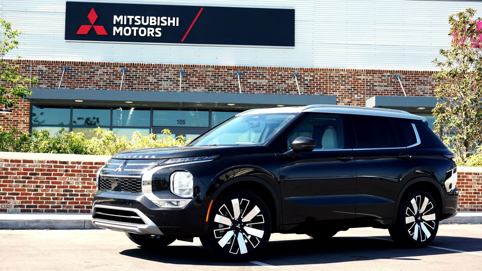 dai ly mitsubishi.jpg