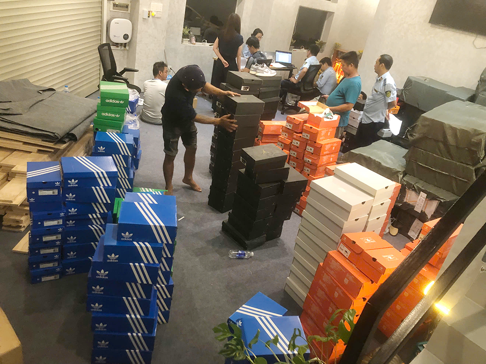 Đột kích công ty kinh doanh hàng giả Nike, Adidas bán trên Shopee, Tiktok
