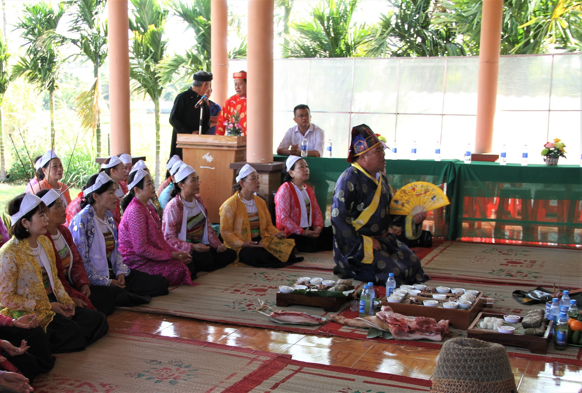 Hàng năm, người Mường ở phường Tân Lập, tỉnh Đắk Lắk tổ chức cúng hạ cây nêu.jpg