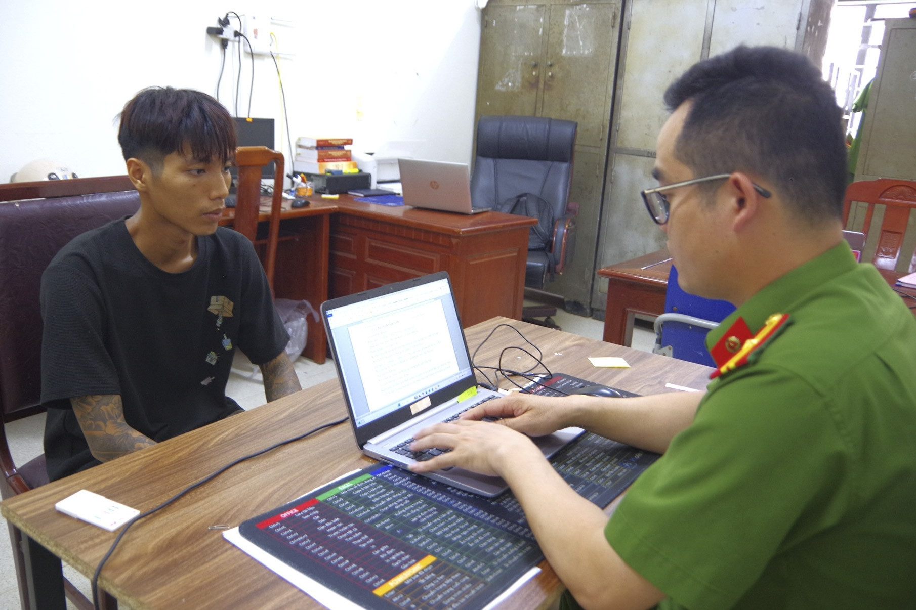 Hành trình truy bắt nghi phạm đe dọa thai phụ, cướp 40 điện thoại iPhone