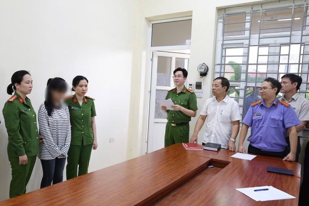 Khởi tố hai nữ sinh 16 tuổi vụ đánh hội đồng ở trường cao đẳng nghề