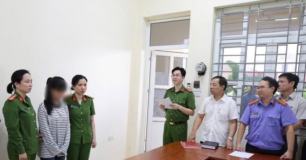 Khởi tố hai nữ sinh 16 tuổi vụ đánh hội đồng ở trường cao đẳng nghề