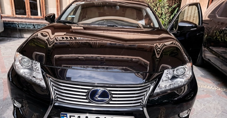 Không ai đấu giá mua 2 ô tô BMW và Lexus của bà Trương Mỹ Lan