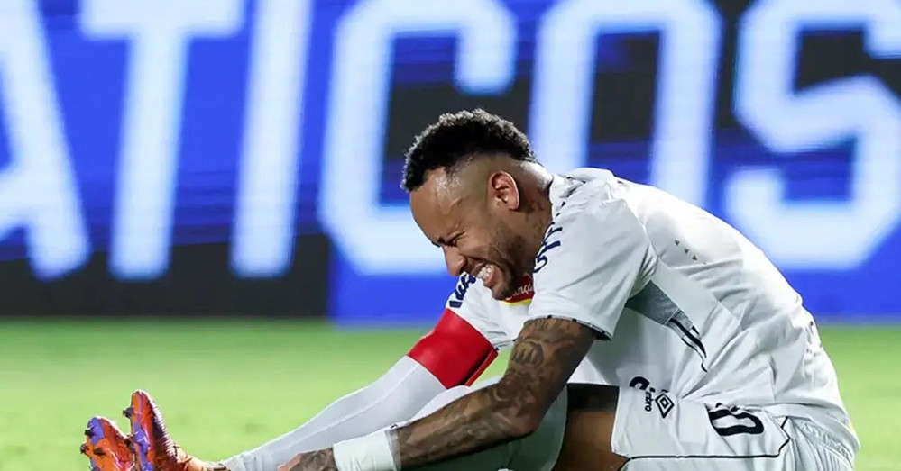 Neymar chấn thương khiến tuyển Brazil tái mặt