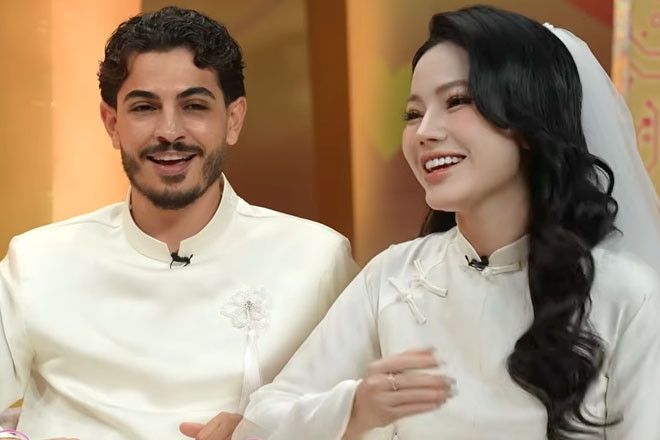 Sang Israel thăm nhà chồng, cô gái Việt khiến mọi người giật mình vì cái bắt tay