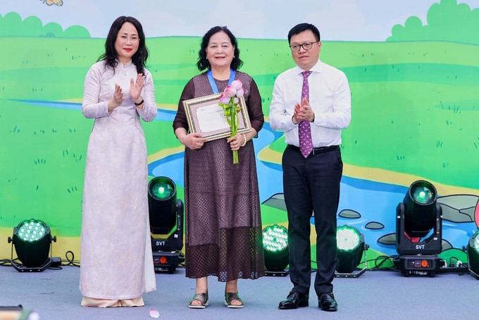 Trao Giải thưởng Lớn 'Thành tựu trọn đời - Hiệp sĩ Dế Mèn' cho NSND Ngô Mạnh Lân 