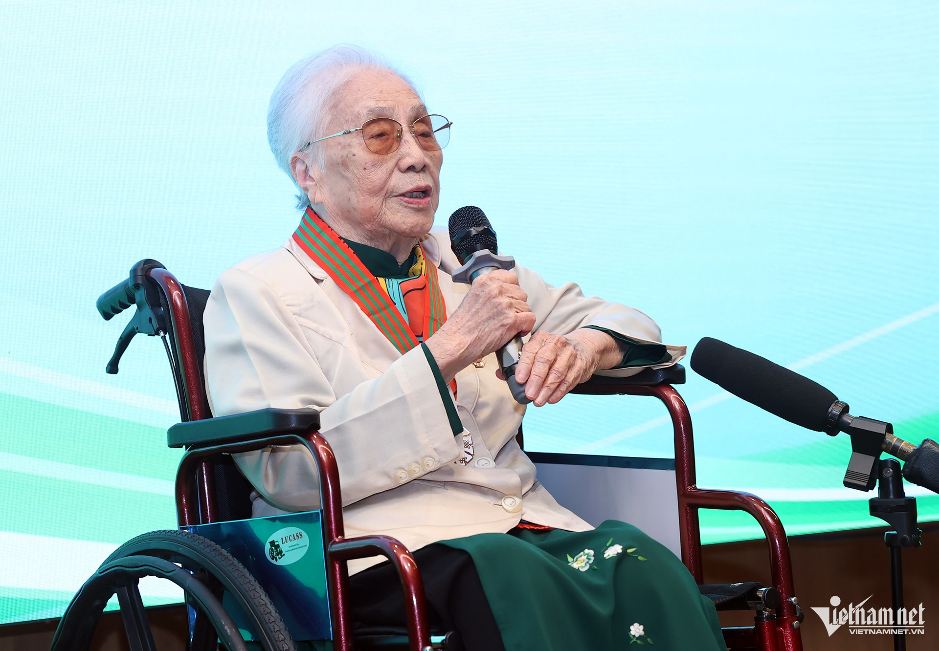 W-nguyễn thị bình.jpg