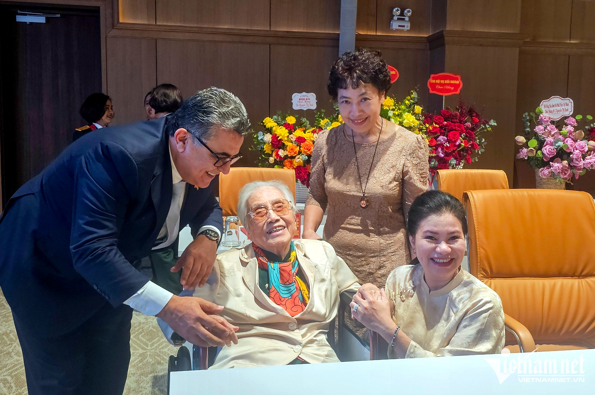 W-nguyễn thị Binh t.jpg
