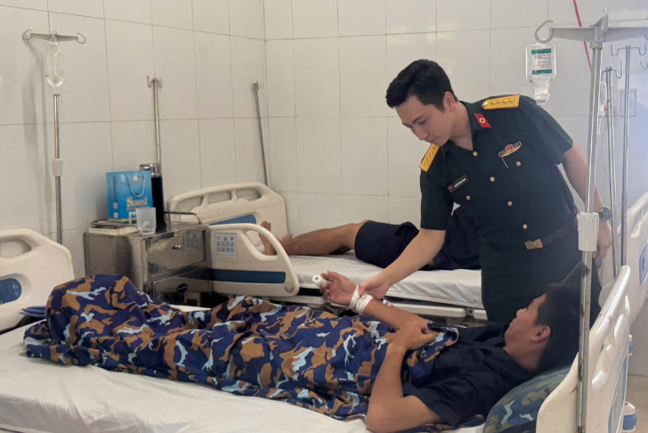 Chuyện nghề y giữa ngàn khơi của những bác sĩ 'đa di năng'