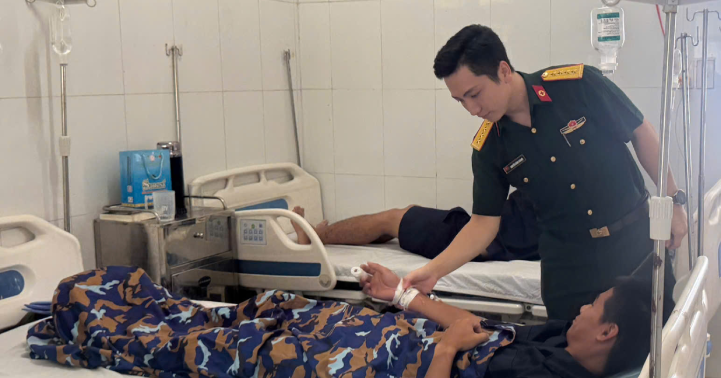 Chuyện nghề y giữa ngàn khơi của những bác sĩ "đa di năng"