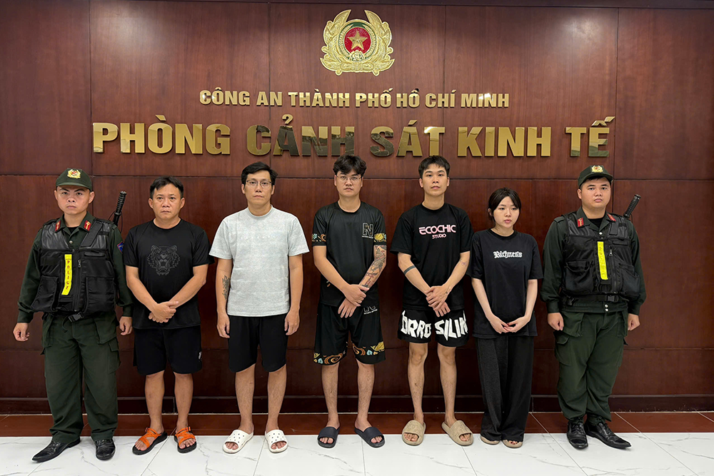 Danh tính 5 đối tượng buôn bán hàng cấm hơn 20 tỷ đồng