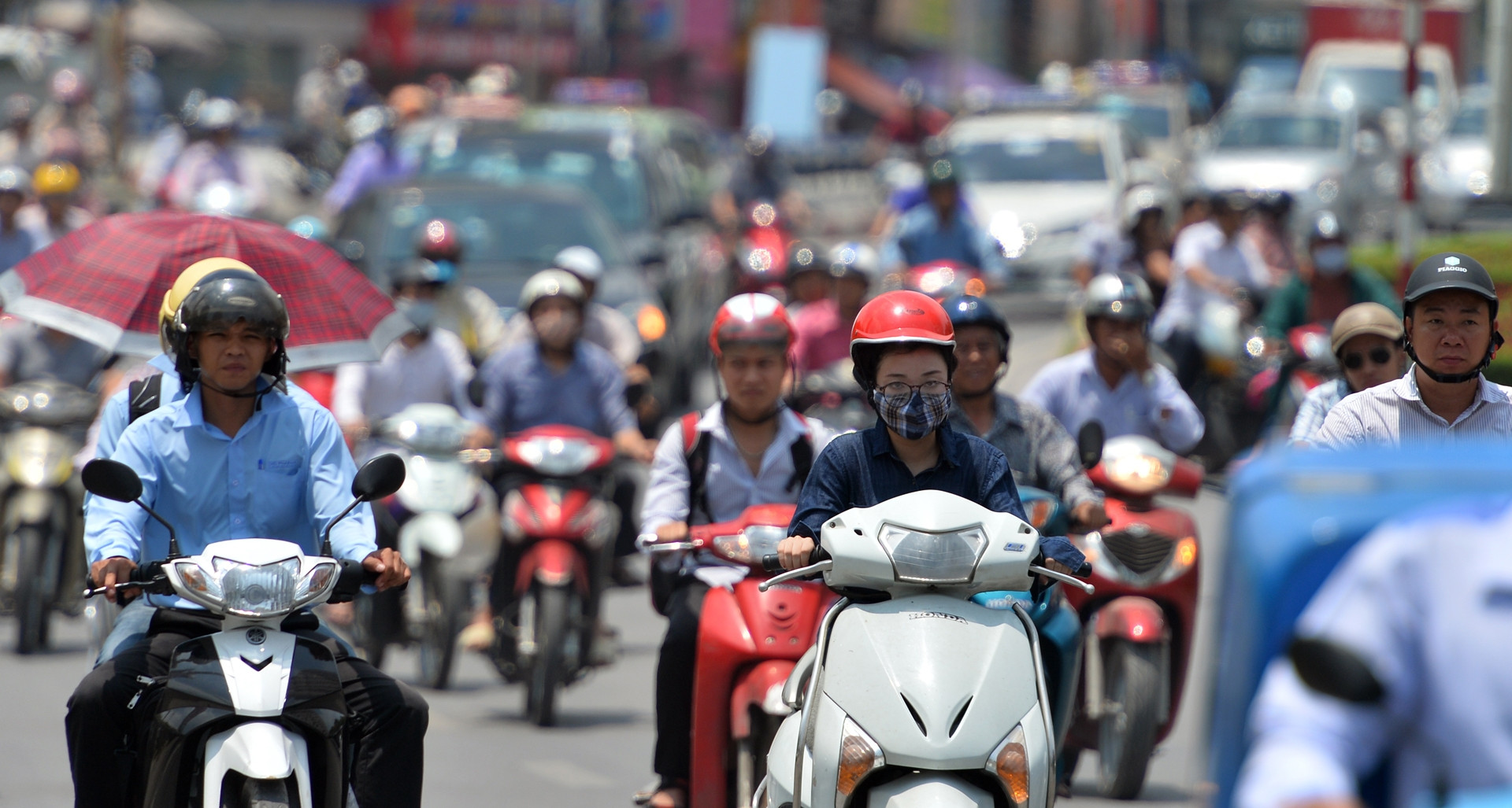 Hà Nội nóng nhất cả nước, miền Bắc và Trung Bộ bước vào 4 ngày như &amp;apos;chảo lửa&amp;apos;