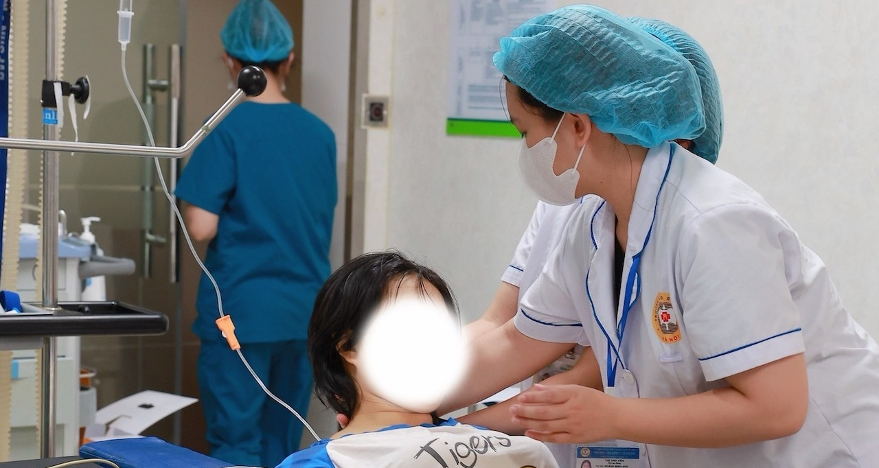 Hy hữu thiếu nữ 17 tuổi vỡ nang buồng trứng trong đêm, 2 lít máu ngập ổ bụng