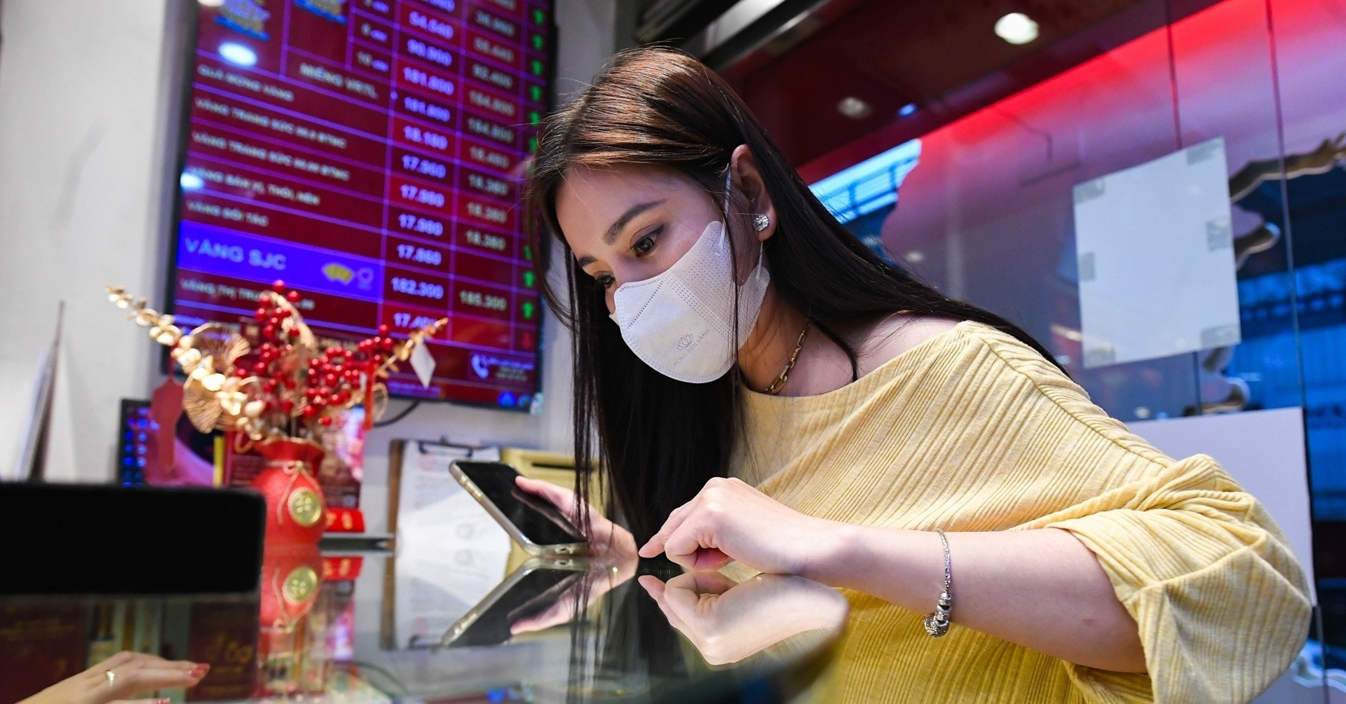 Giá vàng hôm nay 24/5/2026 giảm tuần thứ hai liên tiếp, SJC mất 2 triệu/lượng