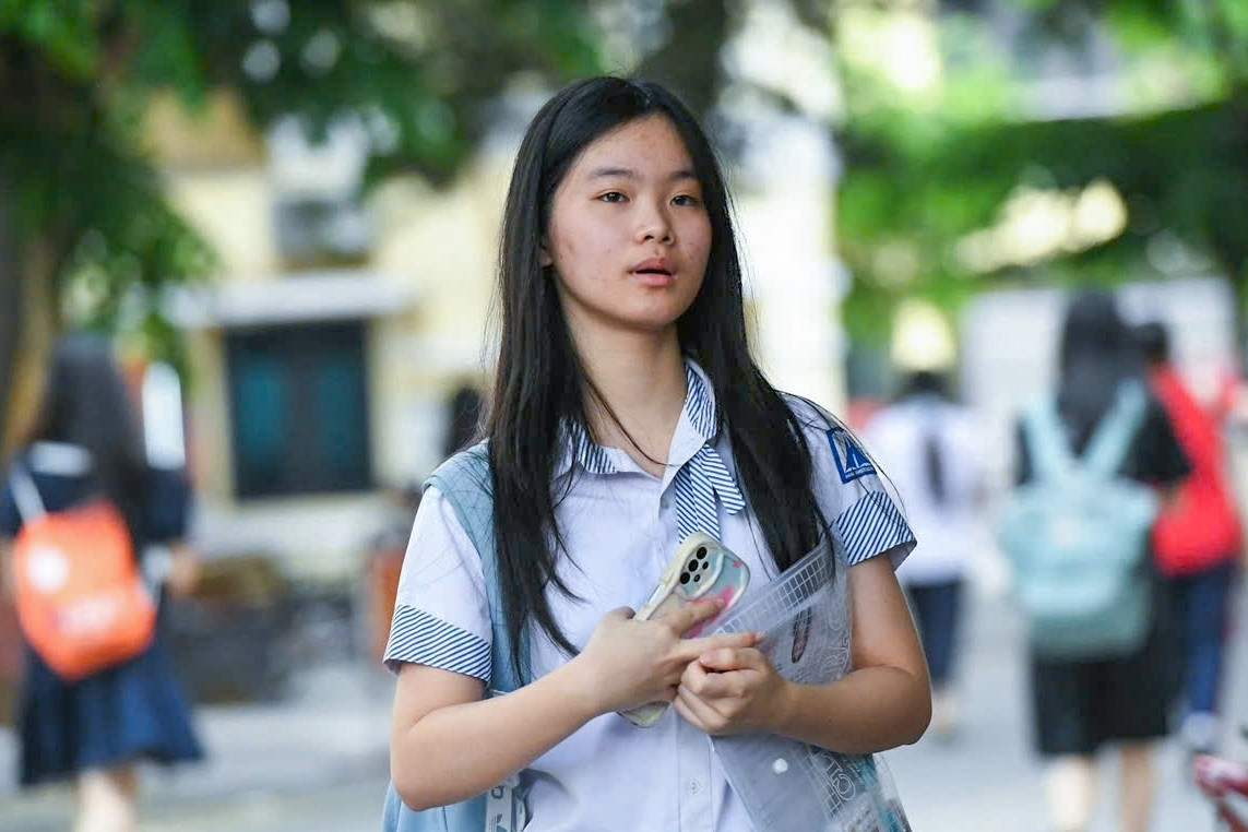 Những thí sinh đầu tiên bước vào kỳ thi lớp 10 ở Hà Nội, TPHCM năm 2026