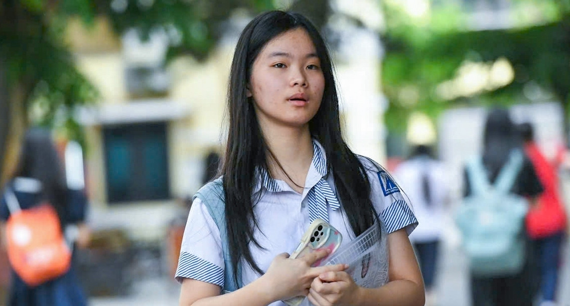 Những thí sinh đầu tiên bước vào kỳ thi lớp 10 ở Hà Nội, TPHCM năm 2026