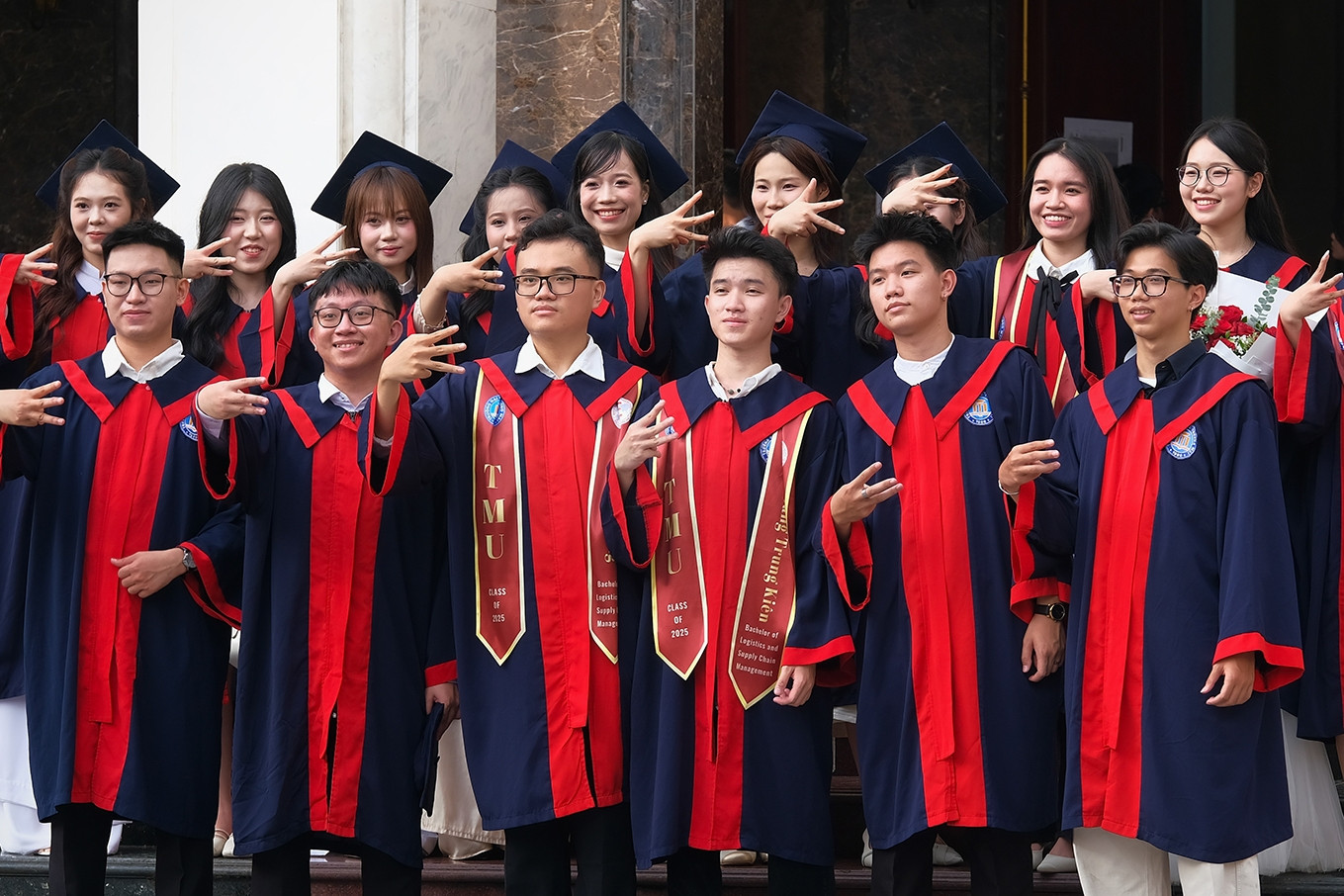 Sinh viên xuất sắc vào nhà nước có thể được hưởng thêm phụ cấp 150% lương