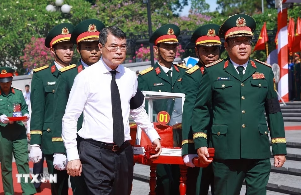 Thủ tướng Lê Minh Hưng dự lễ viếng, truy điệu và an táng liệt sỹ tại Quảng Trị