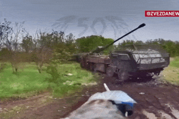 Video UAV cảm tử Nga bắn nổ lựu pháo của Ukraine trên tiền tuyến
