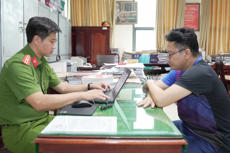 Vụ cán bộ thuế nhận tiền của doanh nghiệp trên ô tô: Công an tìm thêm bị hại