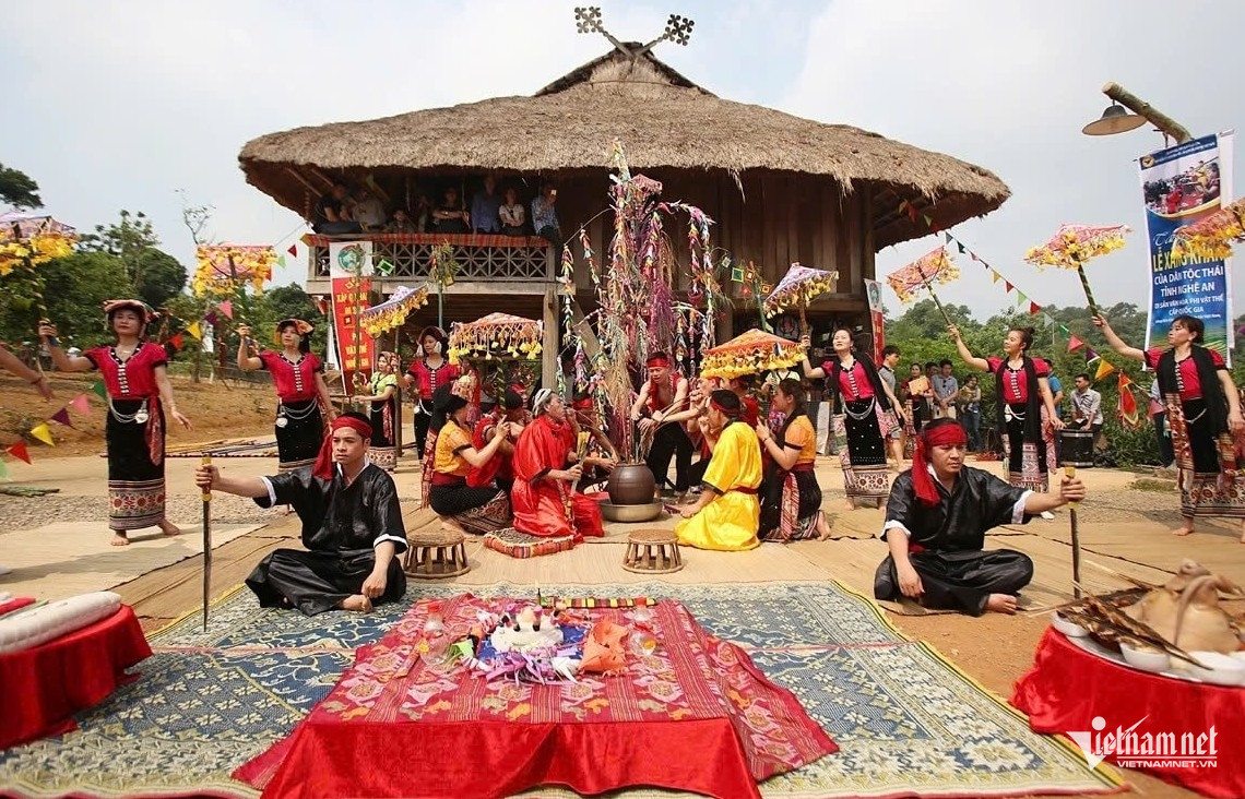 W-Nghi lễ Xăng Khan của người Thái ở miền Tây Nghệ An.jpg