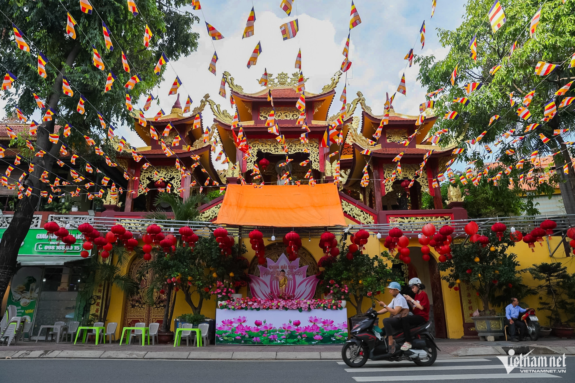W-phật đản TPHCM Nguyễn Huế 9.jpg