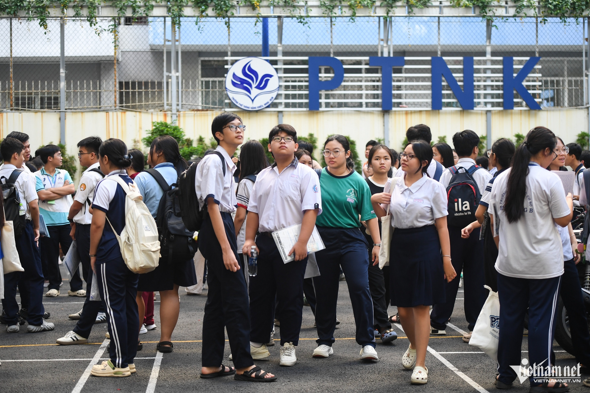 W-thi chuyên TPHCM   Nguyễn Huế 8.jpg