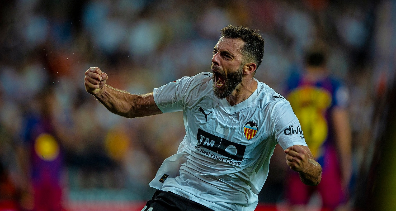 Barcelona thất thủ 1-3 trên sân Valencia dù mở tỷ số trước