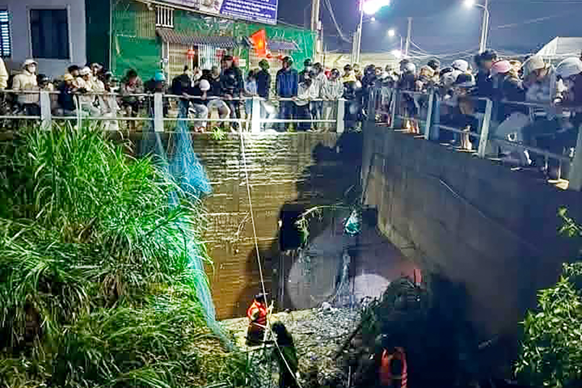 be gai bi lu cuon troi 1.jpg