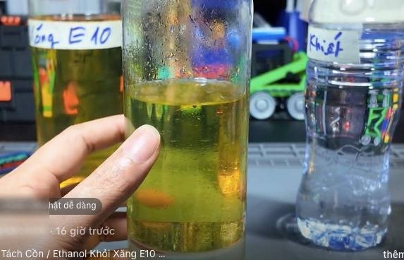 Các chủ xe lan truyền cách tách cồn khỏi xăng E10, chuyên gia cảnh báo rủi ro