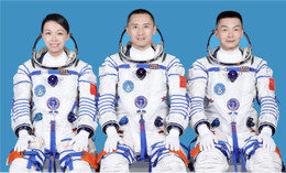 Các phi hành gia của tàu vũ trụ Thần Châu 23. Ảnh: Xinhua