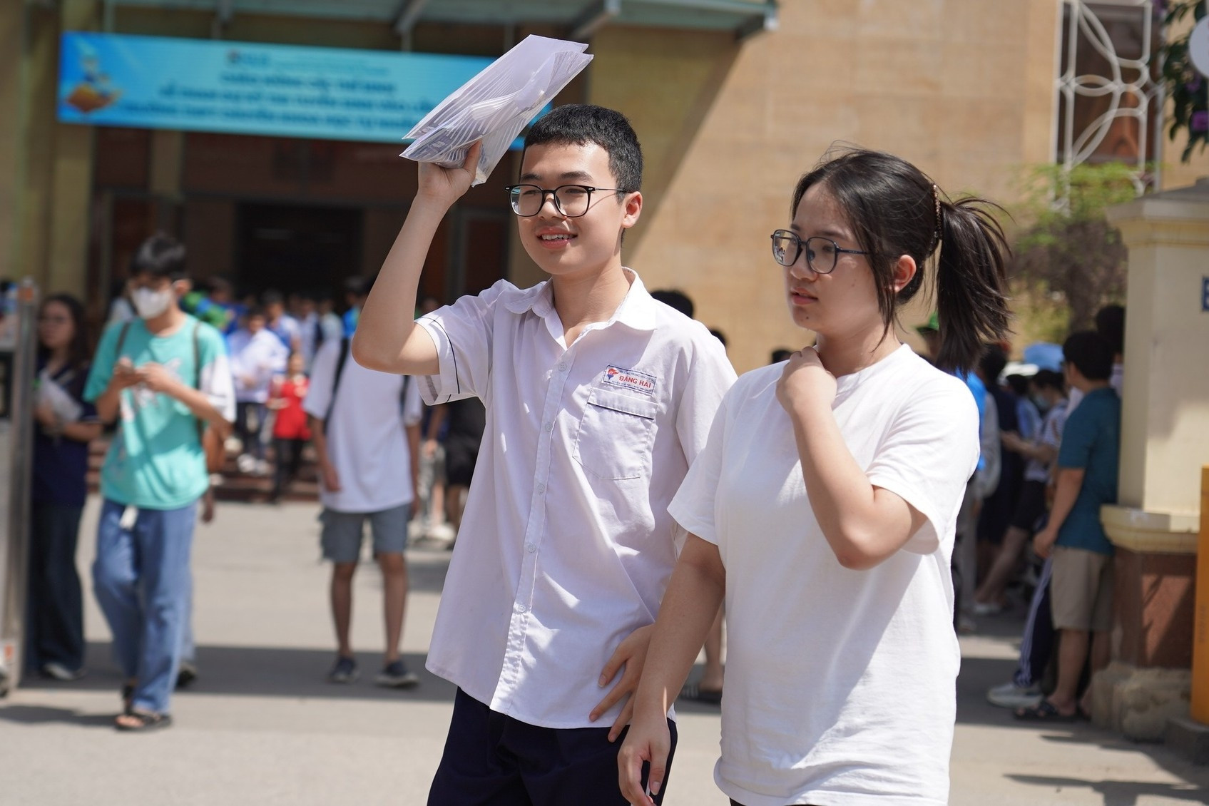 Đề và đáp án môn Vật lý thi vào lớp 10 Chuyên Khoa học Tự nhiên Hà Nội năm 2026