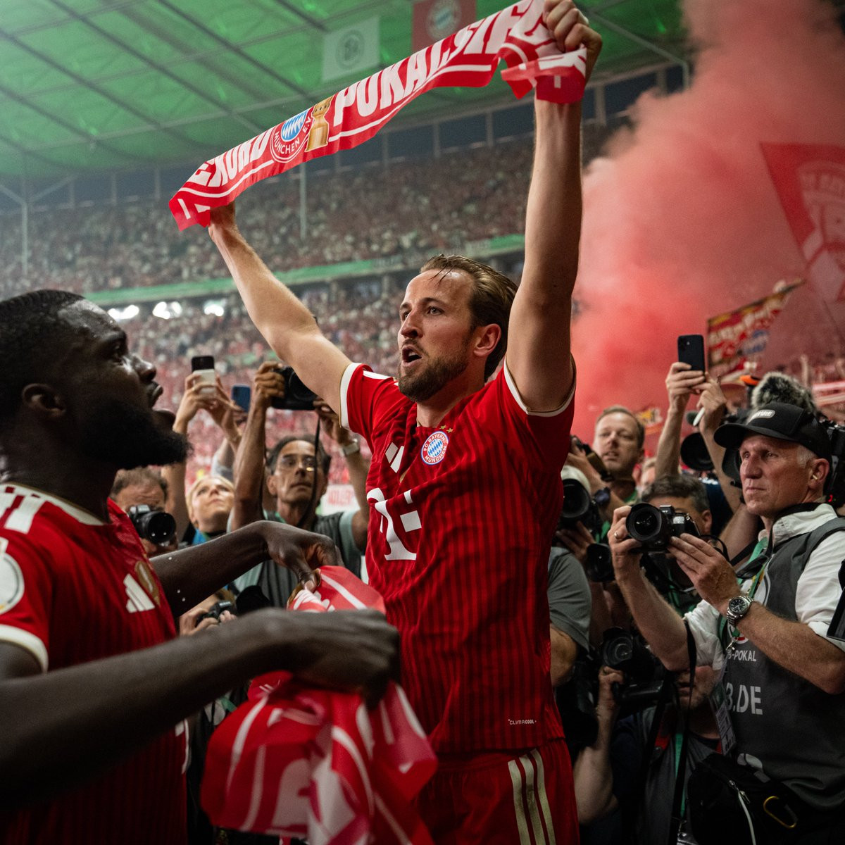https://static-images.vnncdn.net/vps_images_publish/000001/000003/2026/5/24/harry-kane-bayern-munich-4-160.jpg