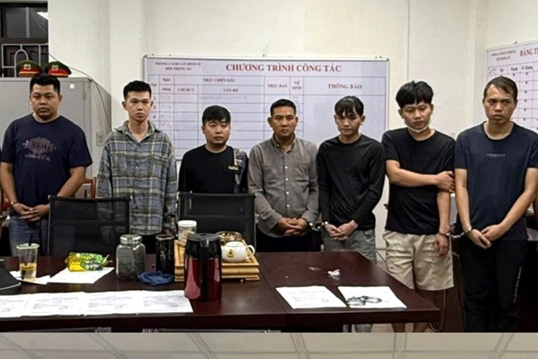 Hơn 32.000 người mắc bẫy nhóm lừa đảo livestream 'cắt đá tìm ngọc'