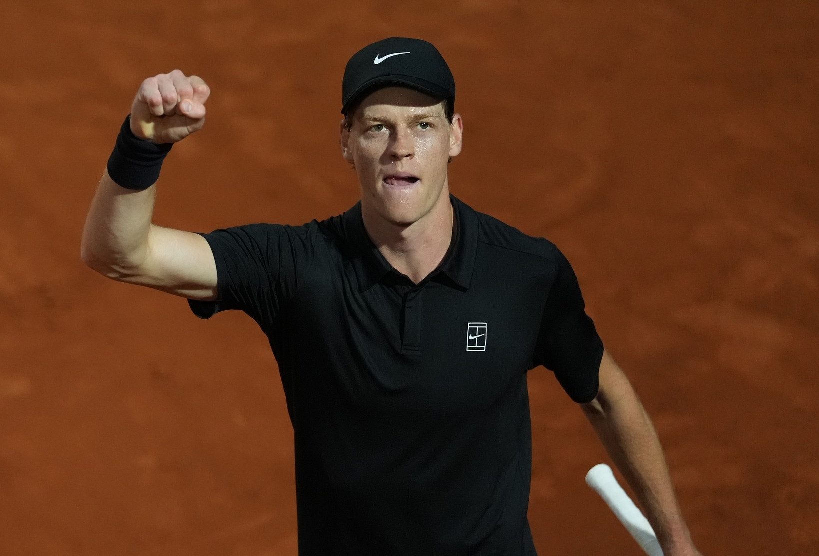 Jannik Sinner ra quân thuận lợi tại Roland Garros