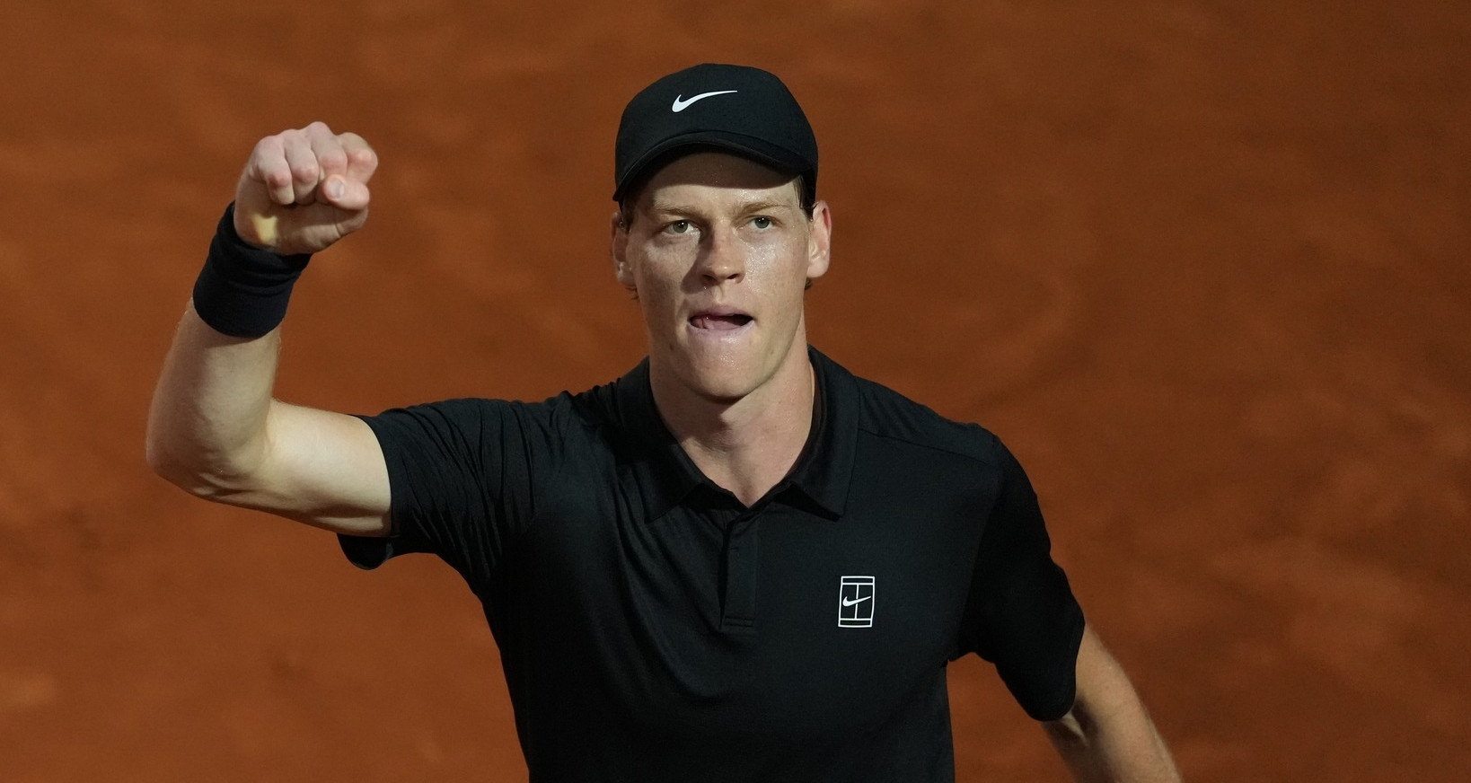 Jannik Sinner khởi đầu thuận lợi tại Roland Garros 2026 với chiến thắng 3-0