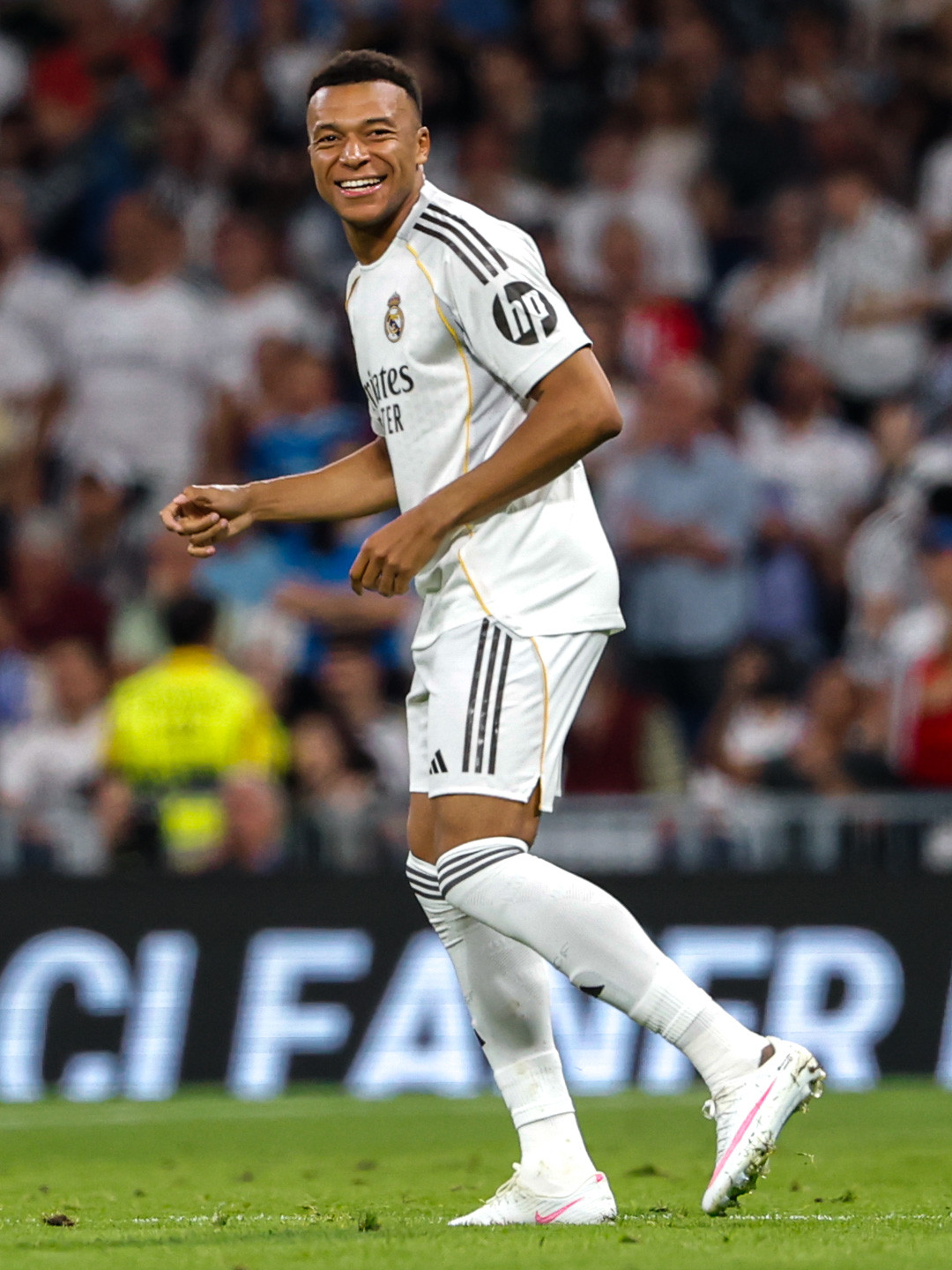 https://static-images.vnncdn.net/vps_images_publish/000001/000003/2026/5/24/mbappe-real-madrid-172.jpg