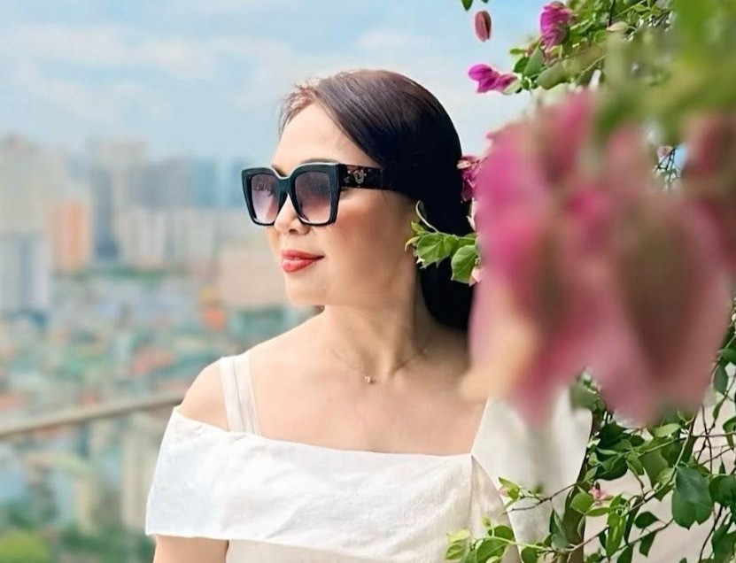 Con trai ca sĩ Trọng Tấn đối đầu với bố, NSND Thái Bảo diện váy xẻ gợi cảm